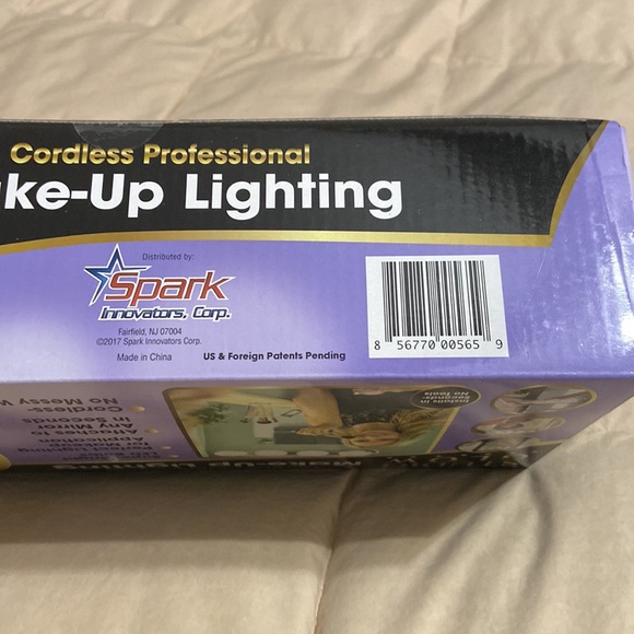 Brand New in Box Studio Glow Cordless Makeup Light - Picture 11 of 11